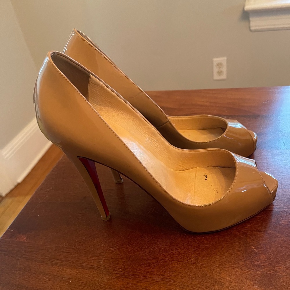 Christian Louboutin Patent Leather Pump Size 39.5